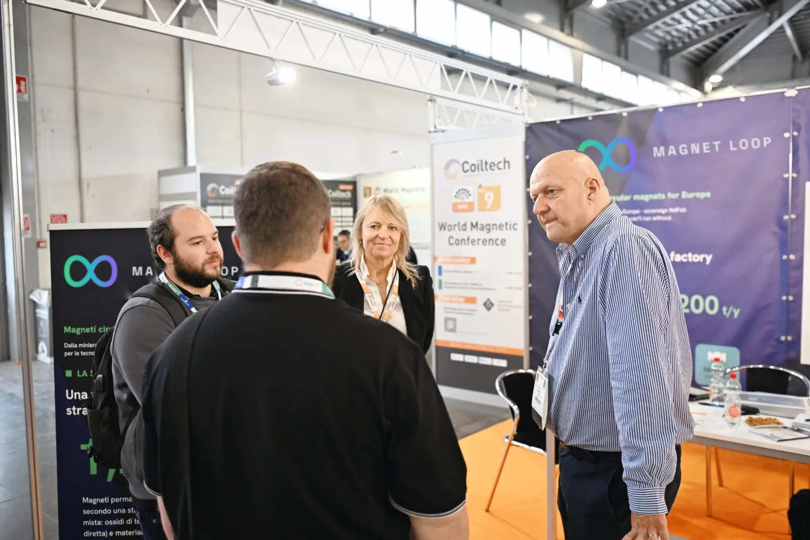 The Magnet Loop team talking with visitors at the Coiltech Italia stand
